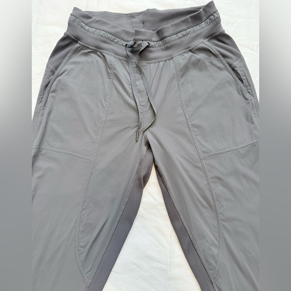 Lululemon dance studio Gray Size 6 cropped pants - Picture 9 of 15